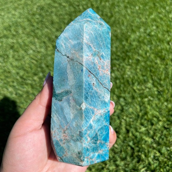 Blue Apatite Tower - Picture 2 of 12